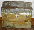 082442 AMERICAN WOOD  TIN HUMP TRUNK