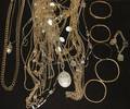 100562 GOLD TONE COSTUME JEWELRY APPROX 25 PCS