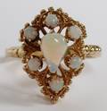 LADYS OPAL AND 14 KT YELLOW GOLD RING
