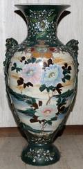 JAPANESE POTTERY URN C 1900 H 32 DIA 15