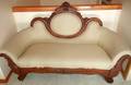 ANTIQUE AMERICAN MAHOGANY UPHOLSTERED SETTEE
