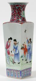CHINESE PORCELAIN VASE H 10