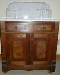 ANTIQUE AMERICAN MAHOGANY WASHSTAND H 39
