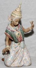 LLADRO PORCELAIN FIGURINE KNEELING TAI DANCER