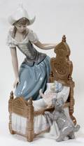 LLADRO PORCELAIN FIGURE DUTCH MOTHER H 12