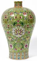 CHINESE FAMILLE ROSE PORCELAIN VASE