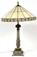 TIFFANY STYLE SLAGSTAIN GLASS TABLE LAMP