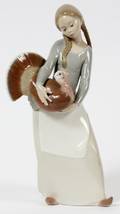 LLADRO PORCELAIN FIGURE GIRL HOLDING TURKEY