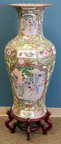 CHINESE PORCELAIN FLOOR VASE