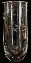 061092 STEUBEN ETCHED GLASS VASE H 11 DIA 5
