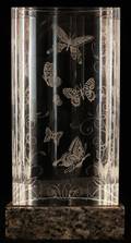 061085 STEUBEN ETCHED GLASS SCULPTURE H 6 W 3
