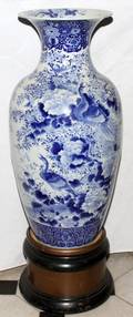 041136 CHINESE BLUE  WHITE PORCELAIN URN 19TH C 34