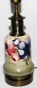 031167 MOORCROFT POTTERY LAMP H 22 OVERALL