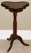 MAHOGANY CLOVER TOP LAMP TABLE