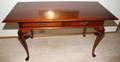 052420 QUEEN ANNE STYLE CHERRY WOOD SOFA TABLE H 30