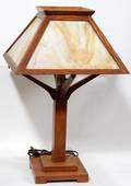 042451 ARTS  CRAFTS STYLE WOOD  GLASS TABLE LAMP