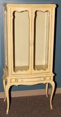 042493 PAINTED WOOD TWO DOOR VITRINE 5 27
