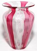 081166 STUDIO ART GLASS VASE H 6 14 DIA 4 12