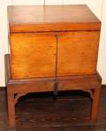 081192 ENGLISH WOOD CELLARETTE ON STAND C 1800