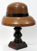 101338 WOOD HAT MOLD  STAND H 8 17 OVERALL L 12