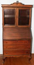 062426 QUEEN ANNE STYLE MAHOGANY SECRETARY BOOKCASE