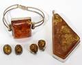 101455 AMBER PENDANT BRACELET  EARCLIPS TWO PAIRS