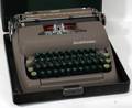 070486 SMITHCORONA TYPEWRITER ENCASED C1960
