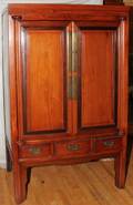 100026 ANTIQUE CHINESE WOOD CABINET H 70 L 43