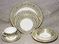 121132 ROYAL DOULTON PORCELAIN DINNER SERVICE 12