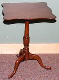 010182 WILLIAMSBURG MAHOGANY TILTTOP TABLE H 28