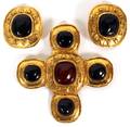121440 CHANEL GRIPOIX BROOCH  PAIR OF EARCLIPS
