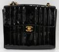 121417 CHANEL BLACK PATENT LEATHER SHOULDER BAG
