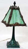 011481 ARTS  CRAFTS STYLE SLAG GLASS  METAL LAMP