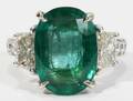 012037 EMERALD SIDE TRAPEZOIDS  PAVE DIAMOND RING
