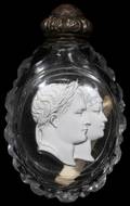 041086 CRYSTAL  SULPHIDE PORTRAIT BOTTLE C 1820