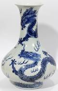 081123 CHINESE BLUE WHITE PORCELAIN VASE H 9 12