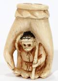 081142 CHINESE CARVED IVORY NETSUKE MONKEY IN HAND