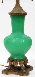 082218 STEUBEN GREEN JADE GLASS VASE FORM BOUDOIR LAMP