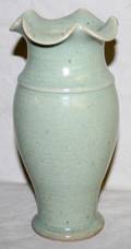 042290 CHINESE CELADON VASE H 7 34