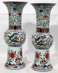 042346 CHINESE PORCELAIN VASES PAIR H 15 12 DIA 6