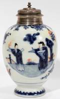 052373 CHINESE EXPORT PORCELAIN BOTTLE WITH SILVER TOP
