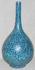 042057 CHINESE PORCELAIN BULBOUS STICK NECK VASE