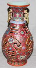 121141 CHINESE FAMILLE ROSE PORCELAIN VASE