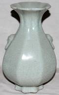 010072 MODERN CHINESE PORCELAIN VASE H 10