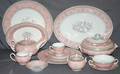 010140 WEDGWOOD BONE CHINA DINNER SERVICE 86 PIECES