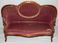 010280 VICTORIAN WALNUT LOVESEAT H 35 L 57 D 29