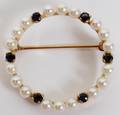 101584 3MM PEARL  6 SAPPHIRES CIRCLE BROOCH WYGOLD