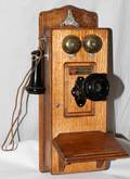 010516 ANTIQUE CRANK TELEPHONE