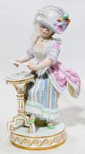 121024 MEISSEN PORCELAIN FIGURE WOMAN PLAYING CARDS