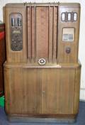 020059 MILLS NOVELTY CO STUDIO JUKEBOX WALNUT CASE